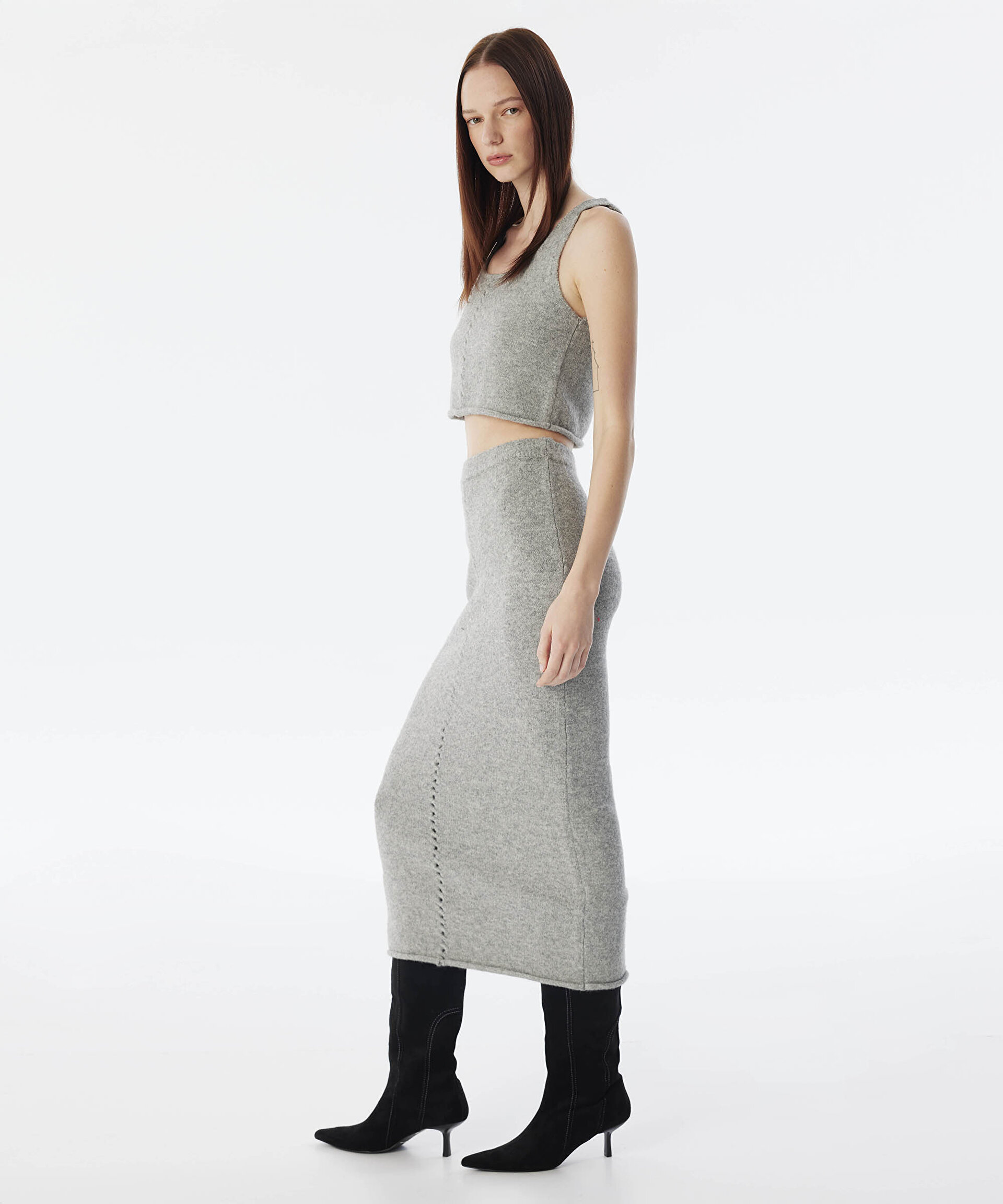 CUTOUT DETAYLI ETEK