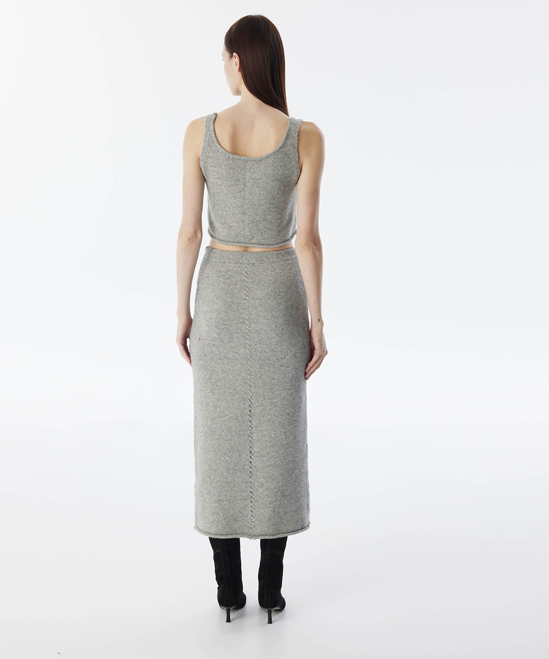 CUTOUT DETAYLI ETEK