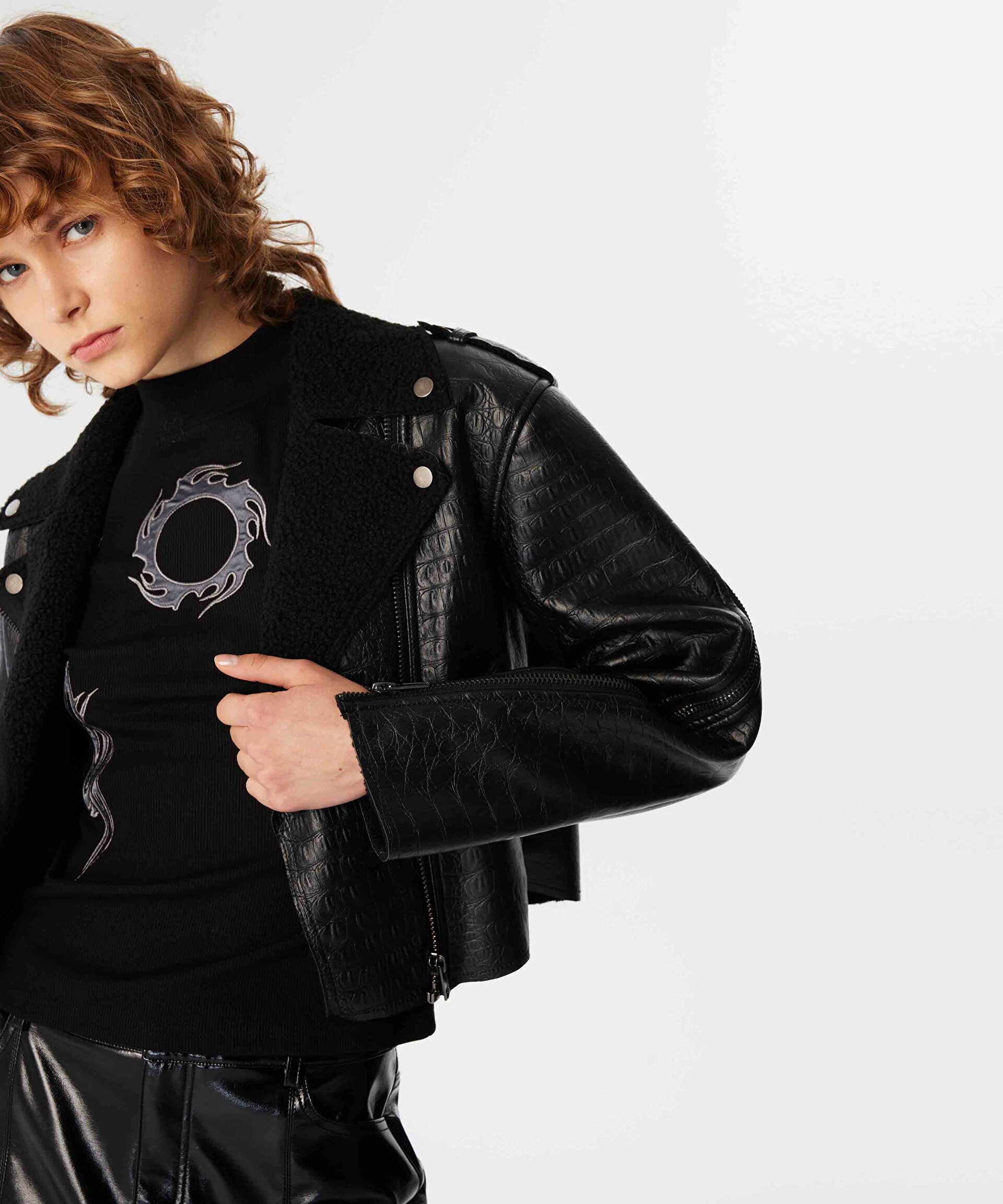 TİMSA DERİSİ GÖRÜNÜMLÜ BIKER MONT