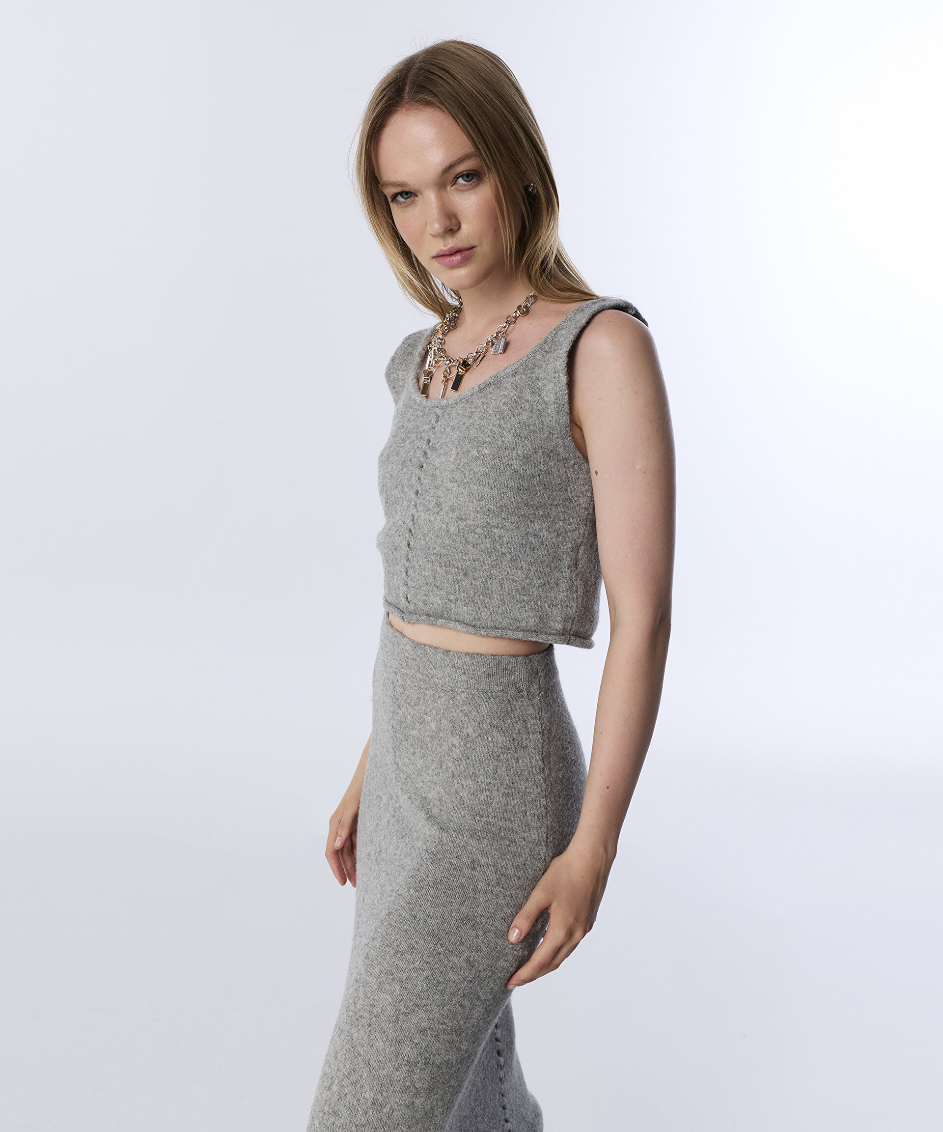 CUTOUT DETAYLI ETEK
