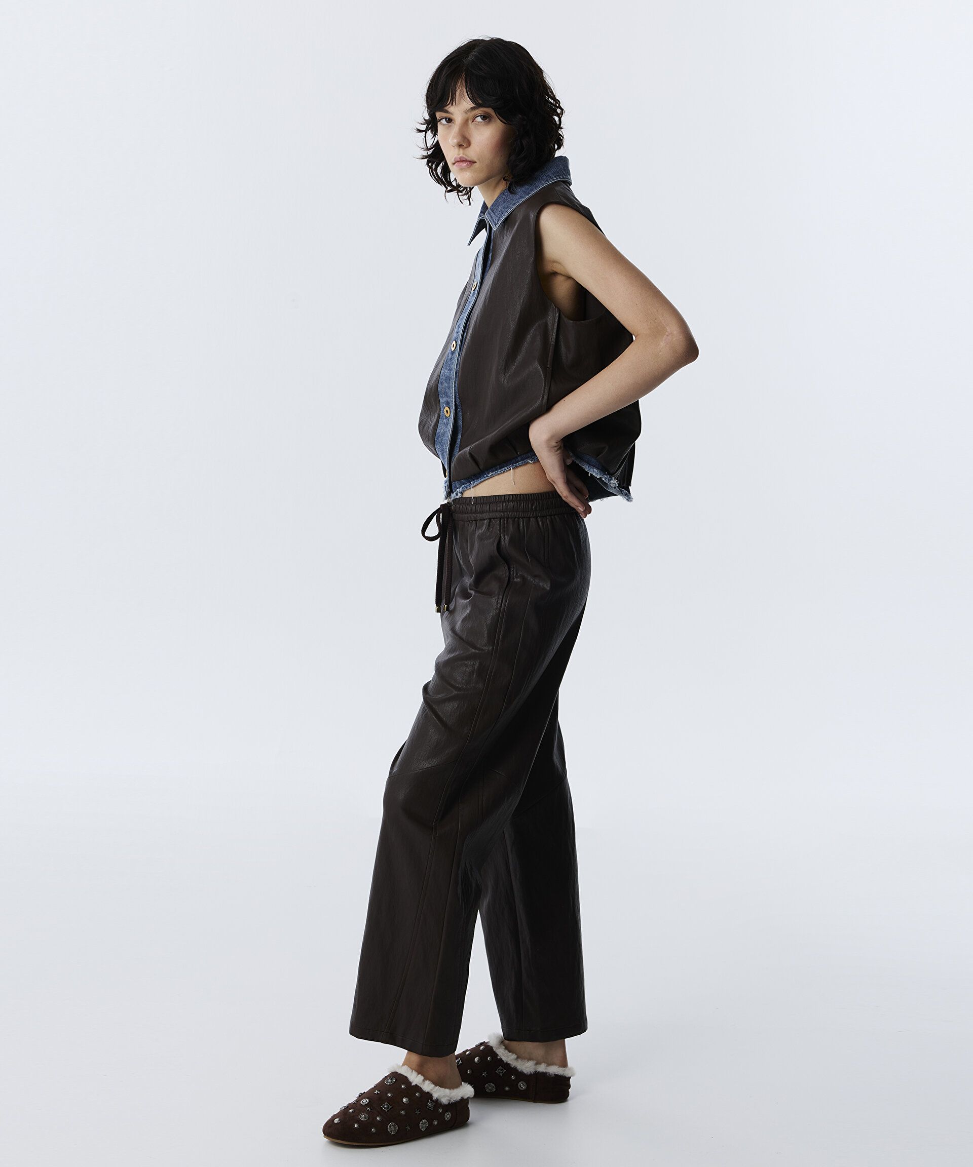 DERİ GÖRÜNÜMLÜ STRAIGHT PANTOLON