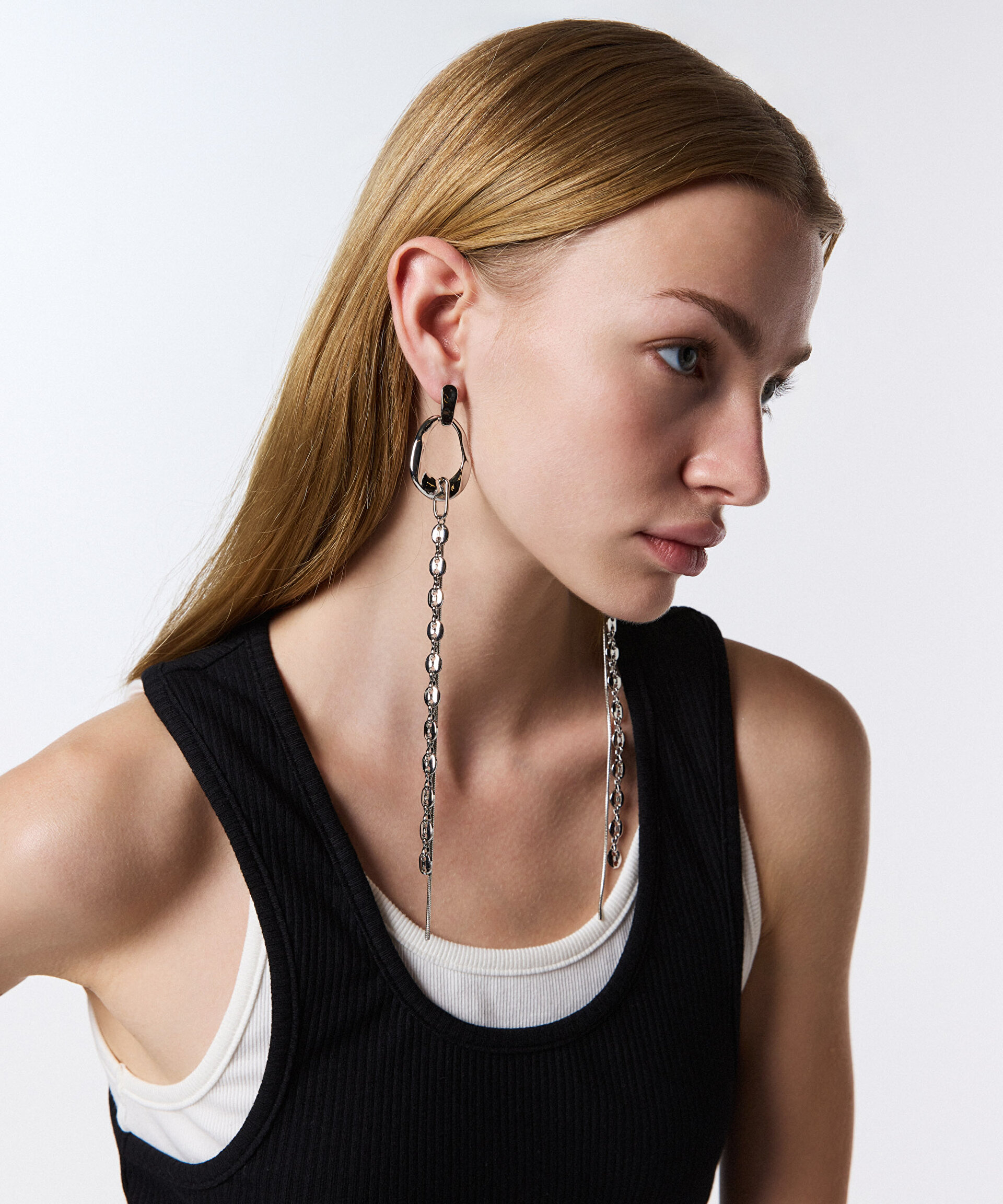 SALLANTILI ZİNCİRLİ METAL KÜPE