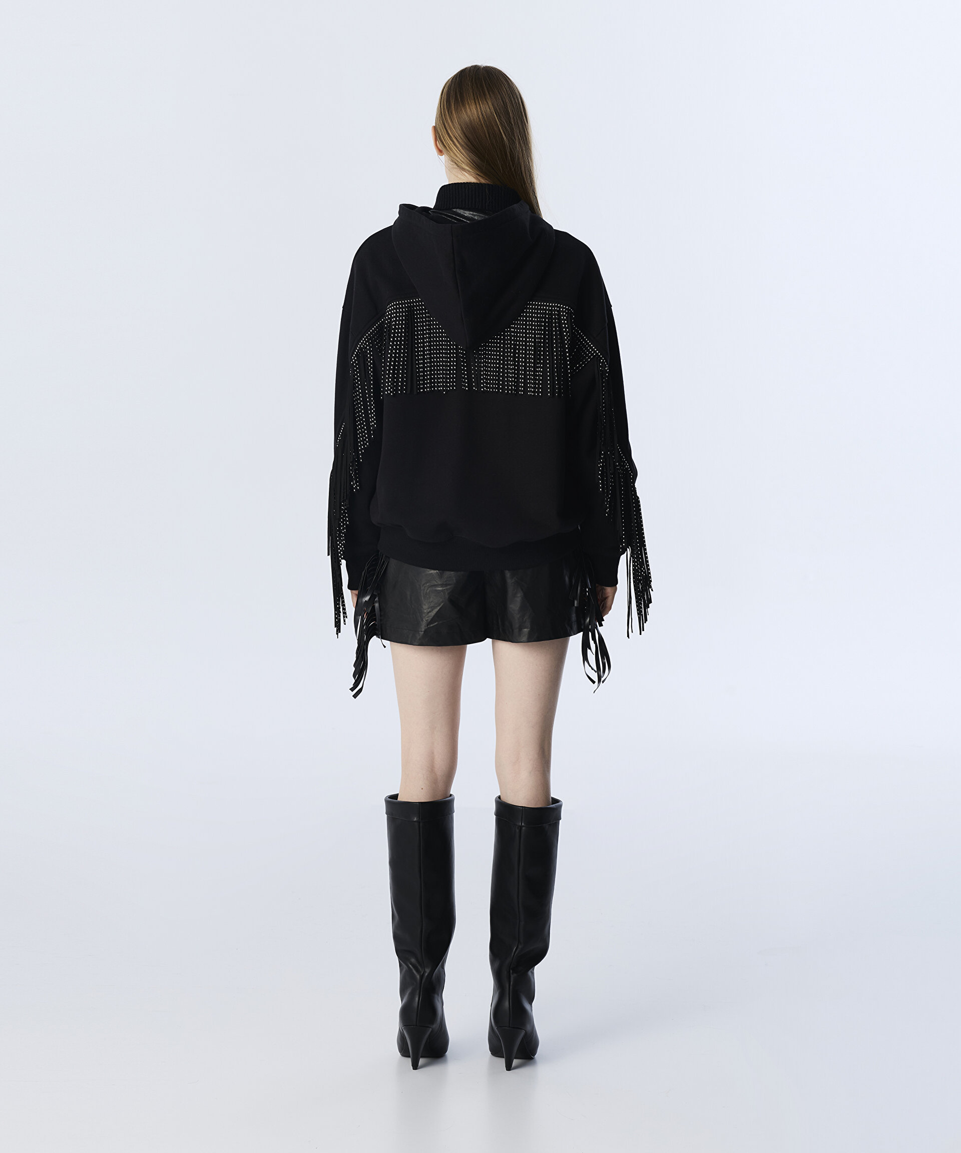 PÜSKÜLLÜ TROK BASKILI SWEATSHIRT