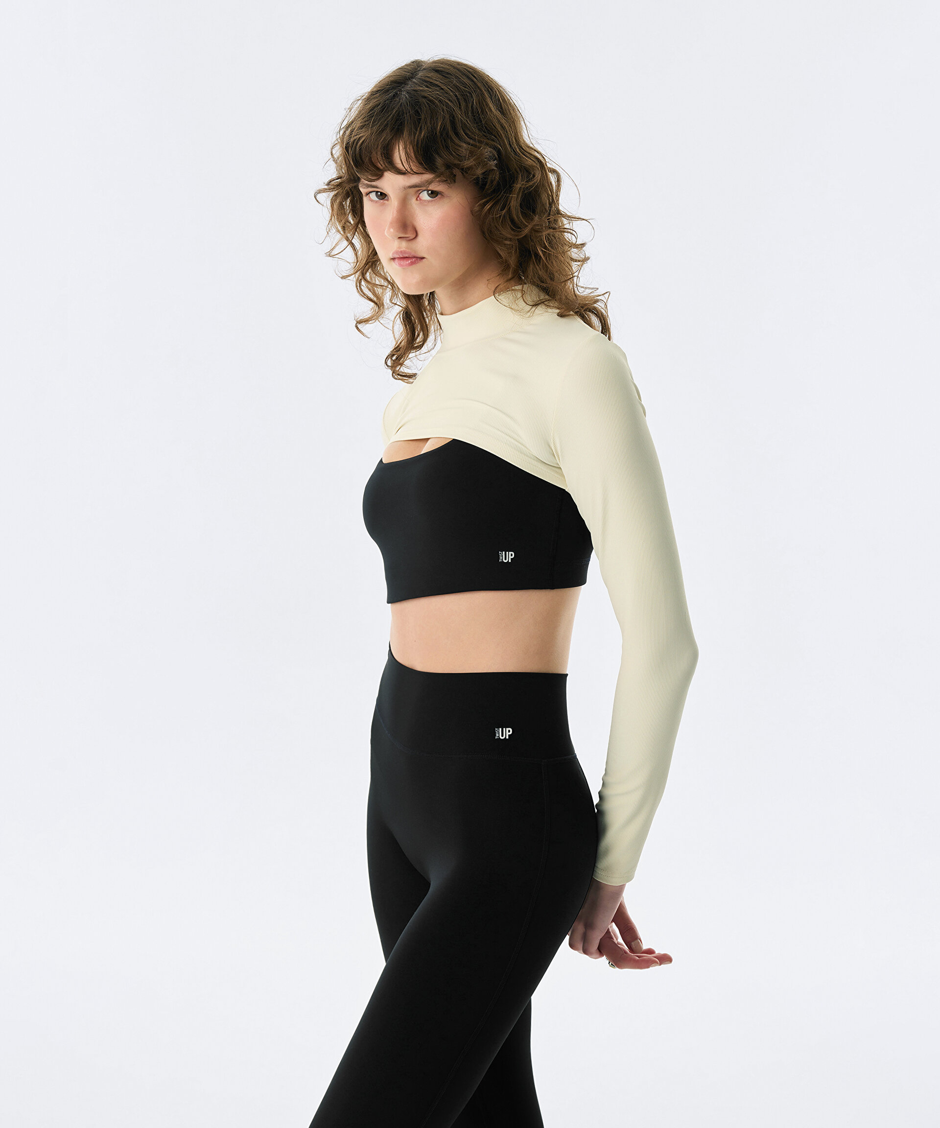YÜKSEK YAKA CROP BLUZ