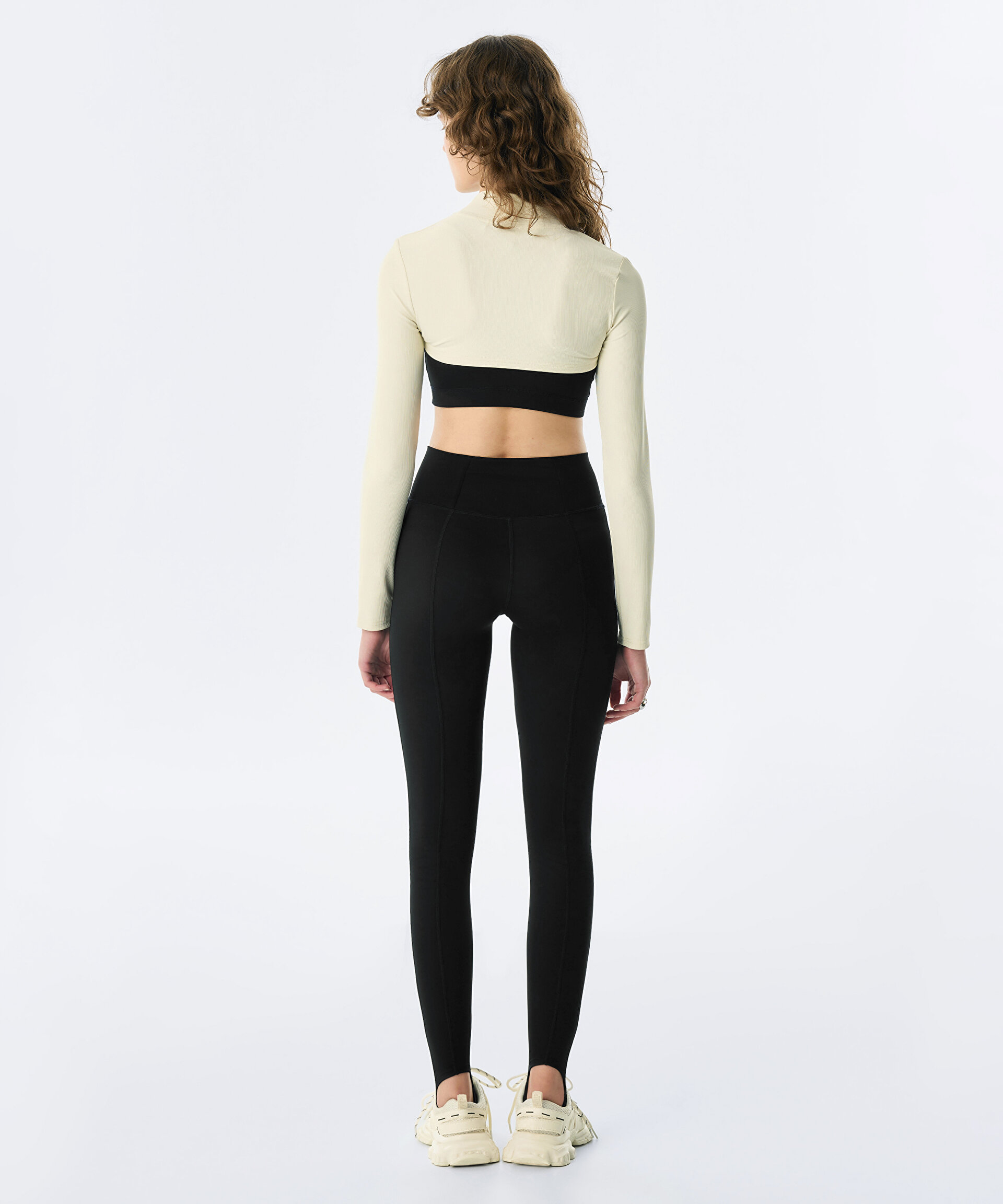 YÜKSEK YAKA CROP BLUZ