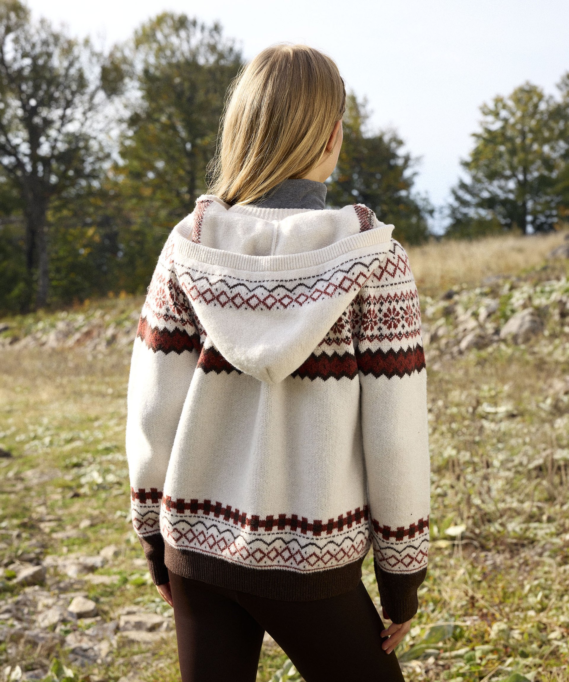 YAKASI BAĞLAMALI PATCH Lİ KAZAK