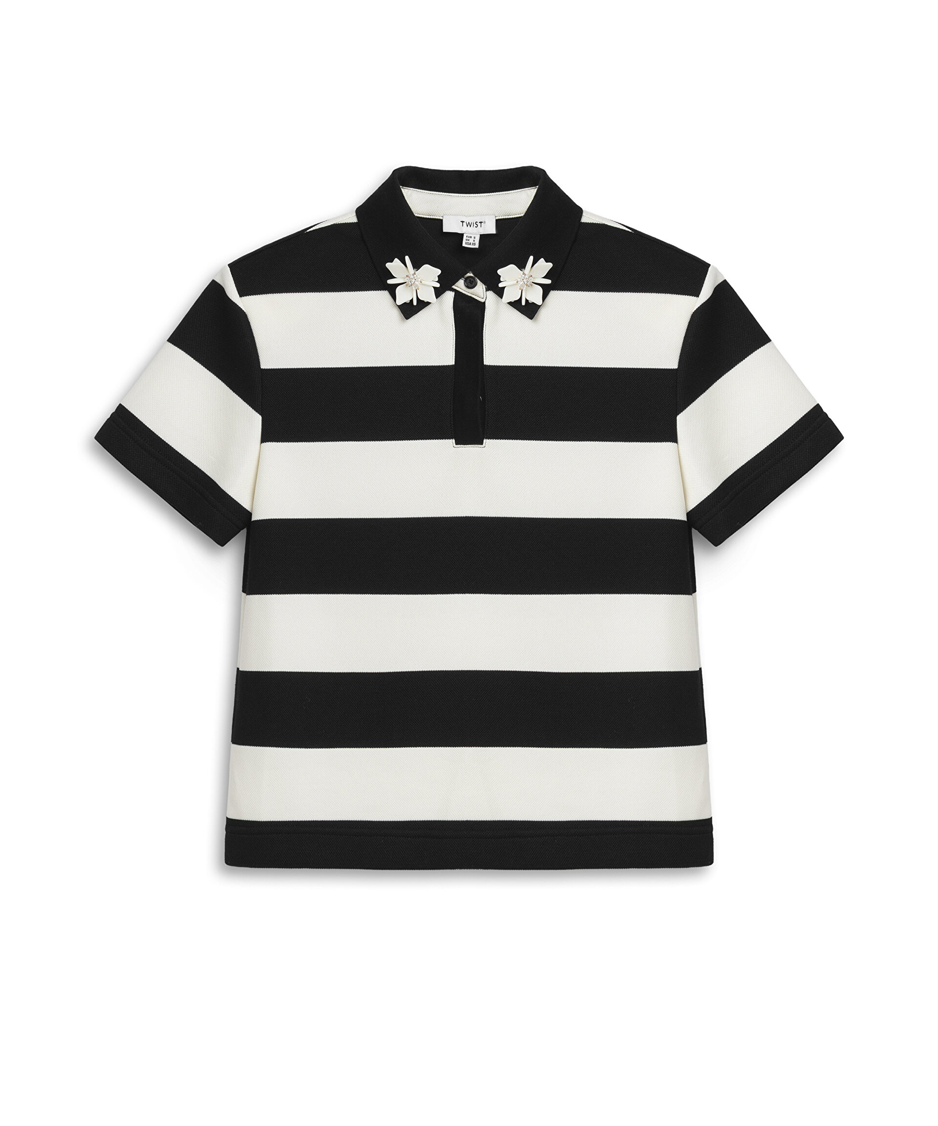 ÇİÇEK BROŞLU POLO YAKA TİŞÖRT