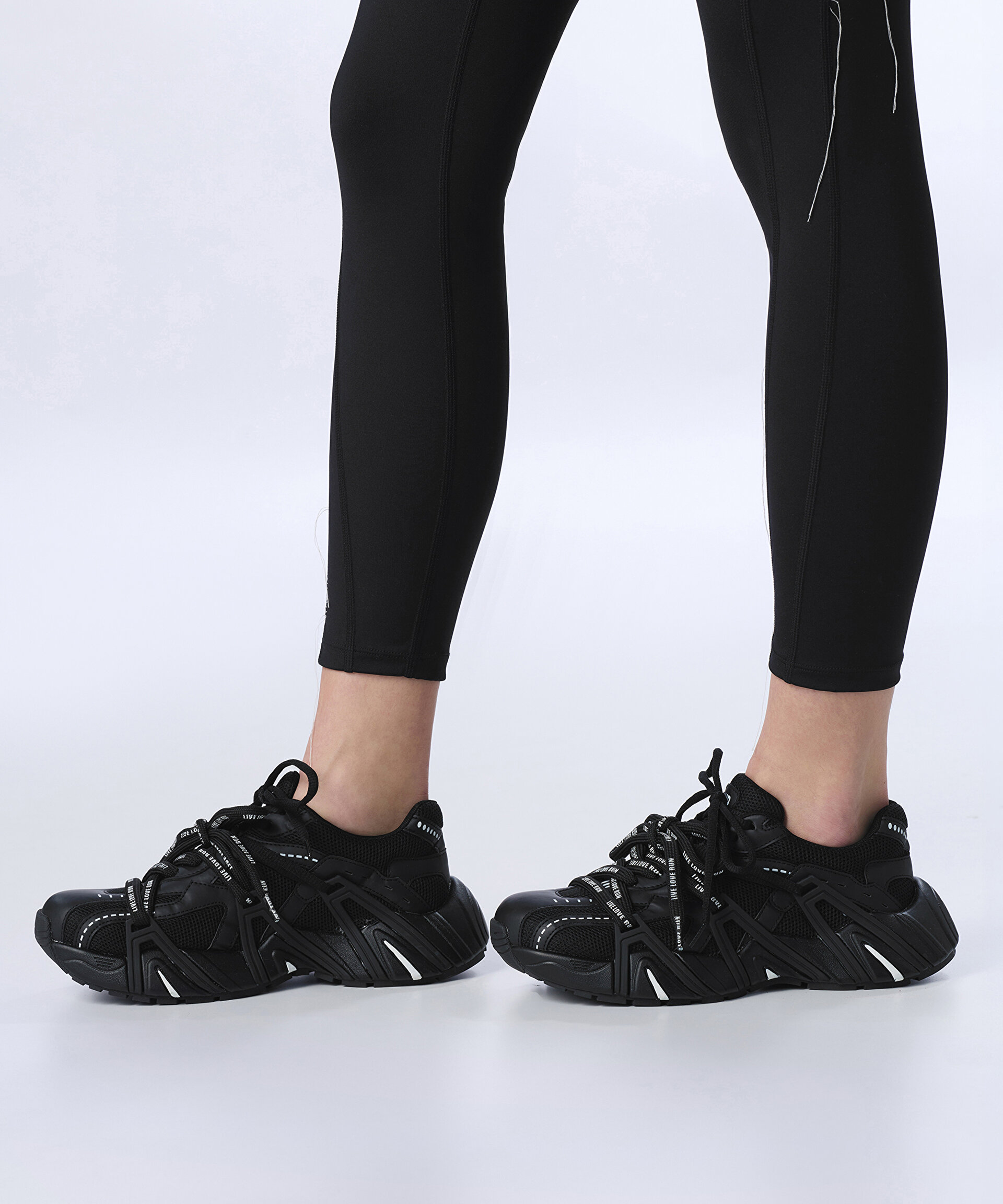 Twist Siyah KONTRAST DOKULU LOGOLU BAĞCIKLI SNEAKER görsel 2
