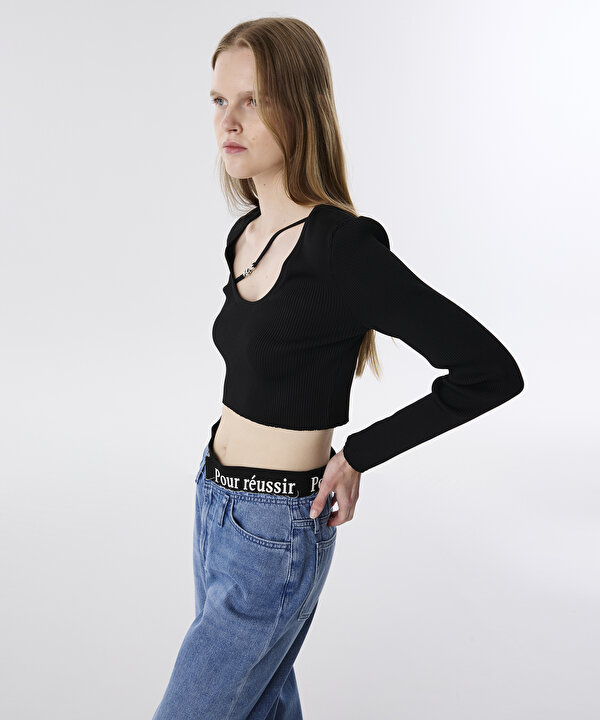 METAL AKSESUARLI CROP TRİKO-TW6250050163001-Siyah-Triko & Kazak