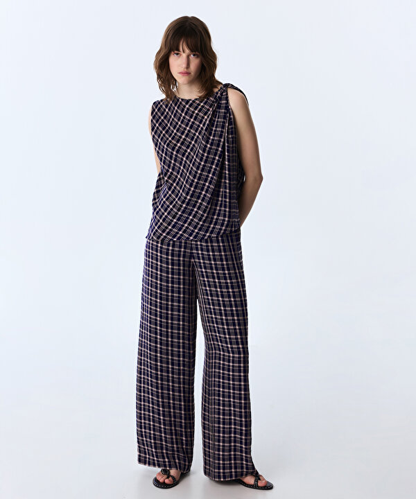BURGULU ASİMETRİK KOL BLUZ-TS1260006292015-Lacivert-Bluz
